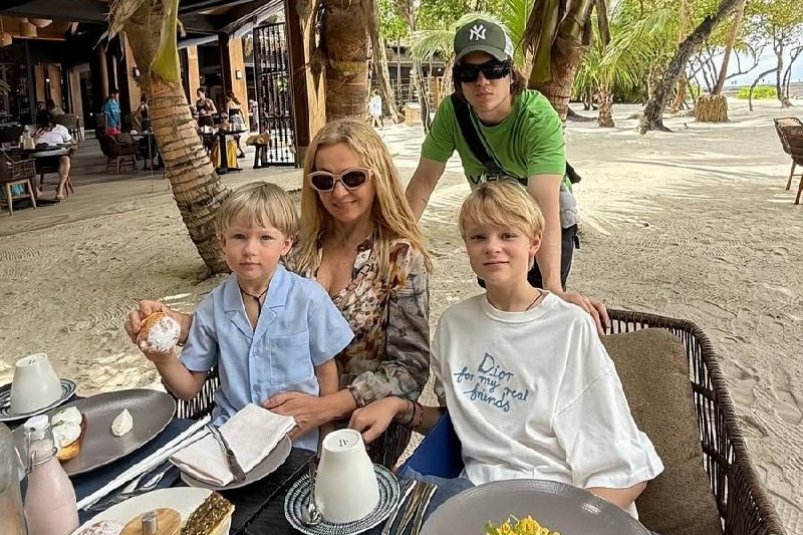 Яна Рудковская с сыновьями соцсети Яны Рудковской