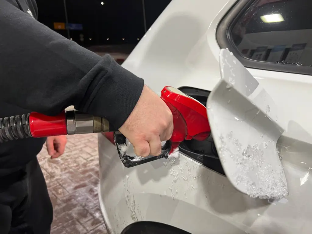 Что нужно знать опытным водителям: преимущества 92-го бензина по сравнению с 95-м