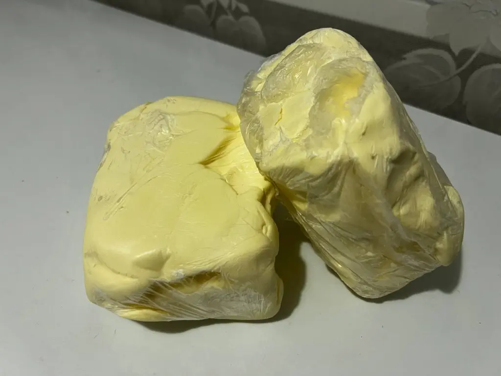 Сравнил деревенское масло за 1000 рублей и магазинное за 150 — теперь у бабушек ничего не покупаю