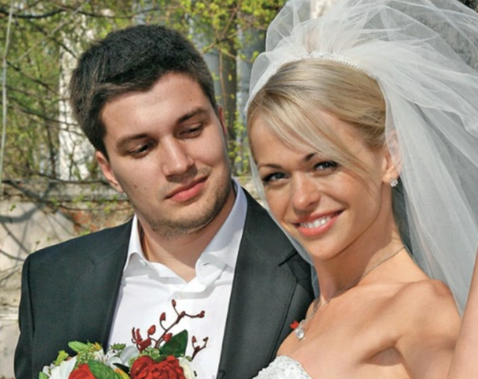 Анна Хилькевич и Антон Поклепа "СтарХит"(16+) Анна Хилькевич и Антон Поклепа "СтарХит"(16+)