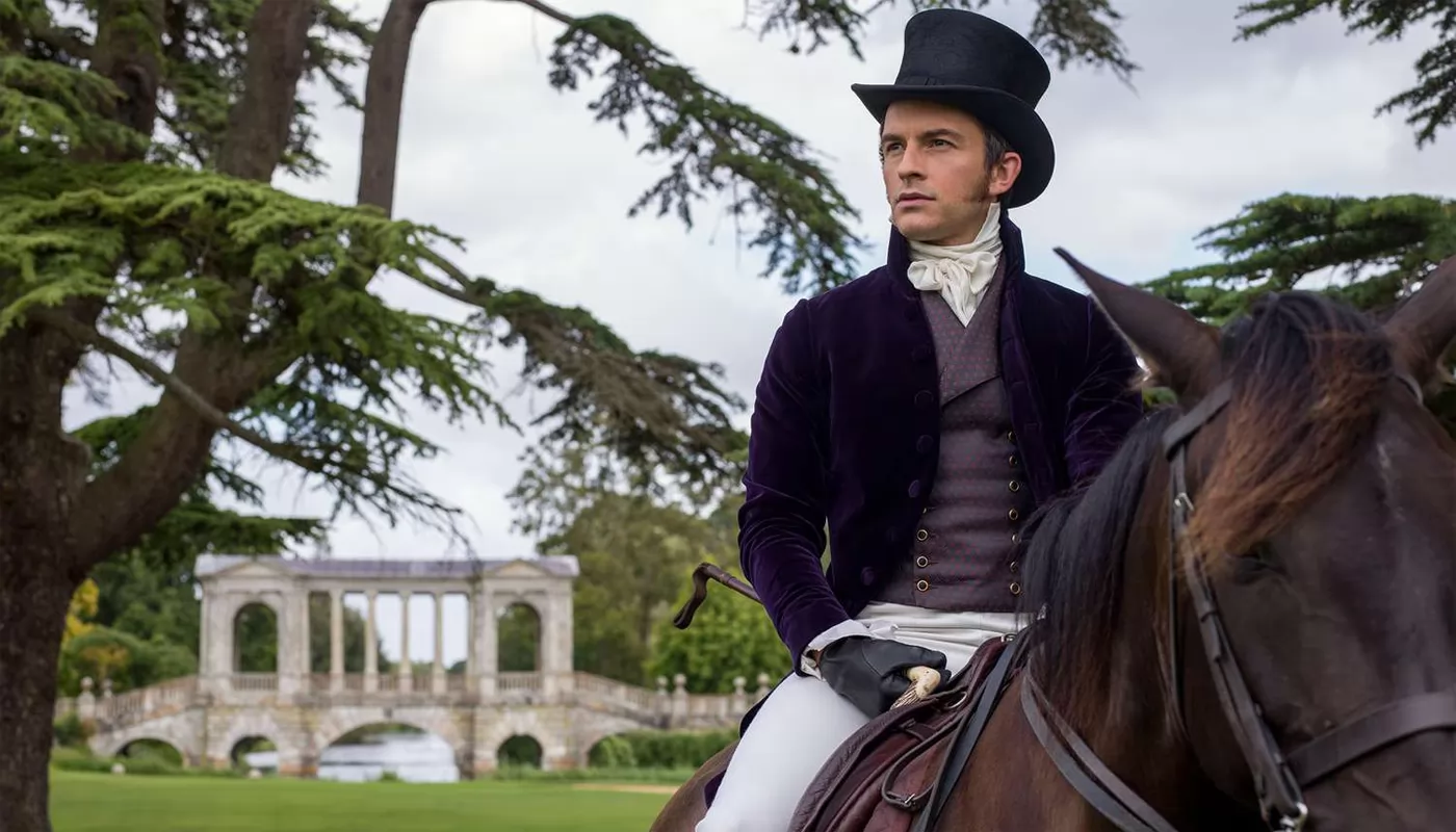 Звезда сериала Бриджертоны назван самым сексуальным мужчиной