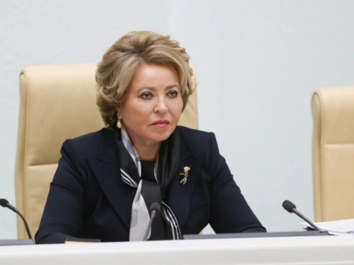 Матвиенко считает нормальным рождение детей сразу по достижении 18-летия0