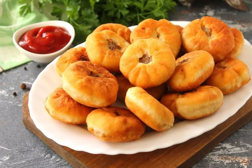 Беляши: нежные и ароматные, тесто на кефире минимально впитывает масло, что придаёт им особый вкус