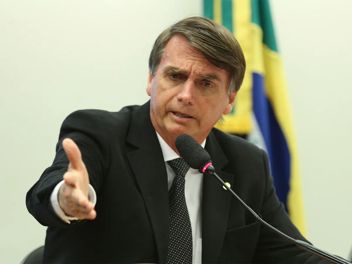 Болсонару, бывший президент Бразилии, будет отбывать 27 лет в тюрьме с индивидуальной ванной0