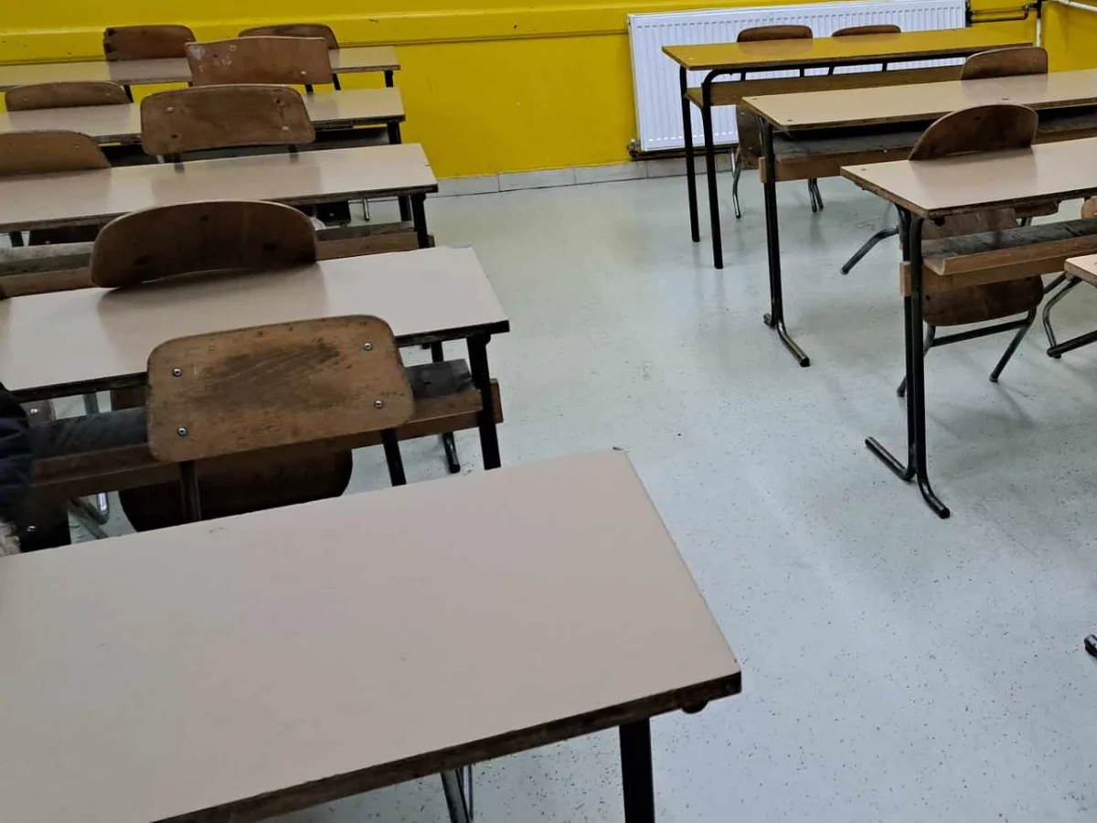 «Вернулся домой с поддержкой семьи!»: в Москве десятиклассник, пострадавший от избиения учителя, отправлен к психотерапевту, вызвав бурю недовольства в Сети0