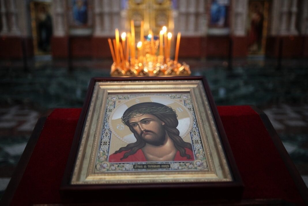 Обходите их стороной: названы места, куда нельзя ставить иконы0