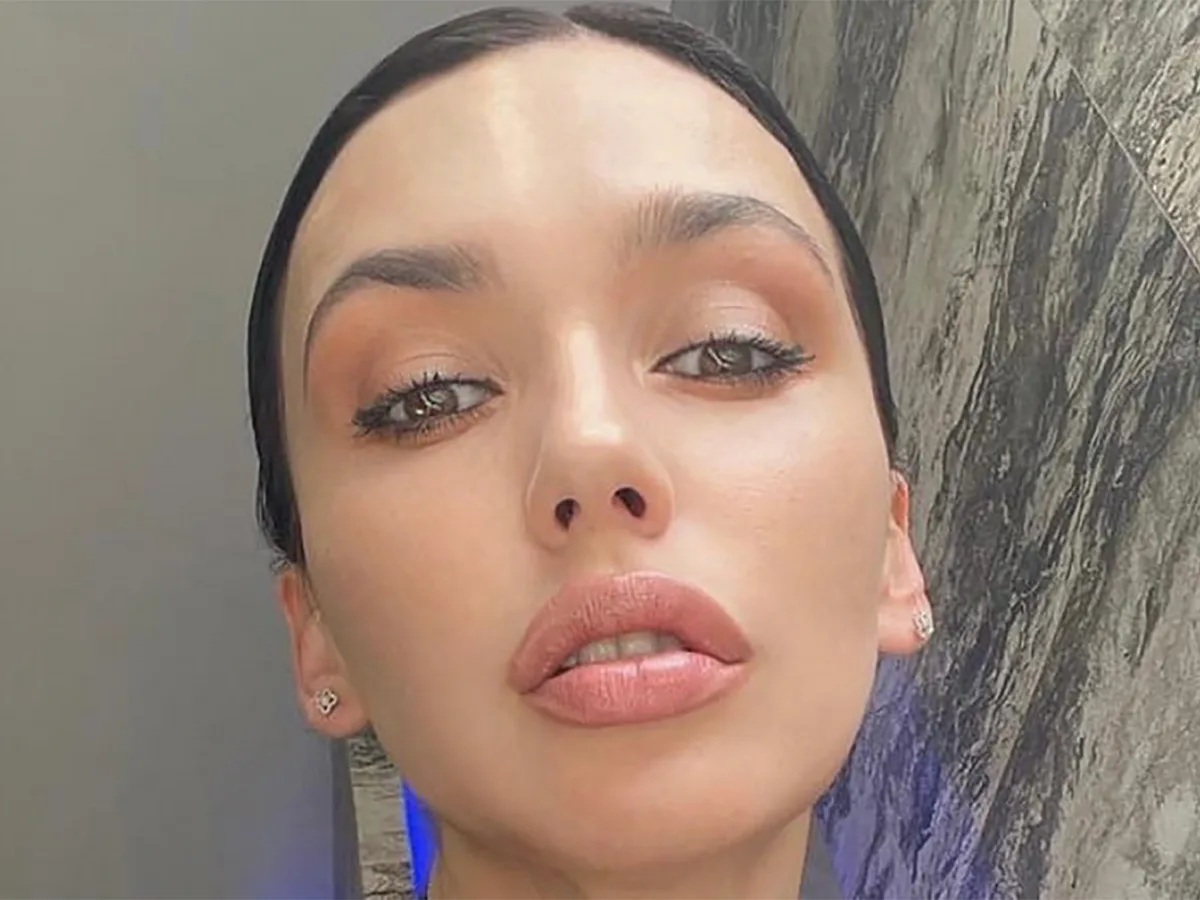 Ольга Серябкина продемонстрировала свою фигуру в кружевном микробикини0