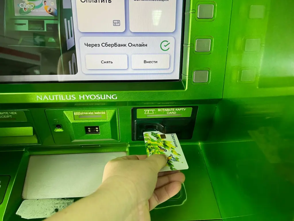 С сегодняшнего дня Сбербанк установил новые значимые комиссии — россияне возмущены