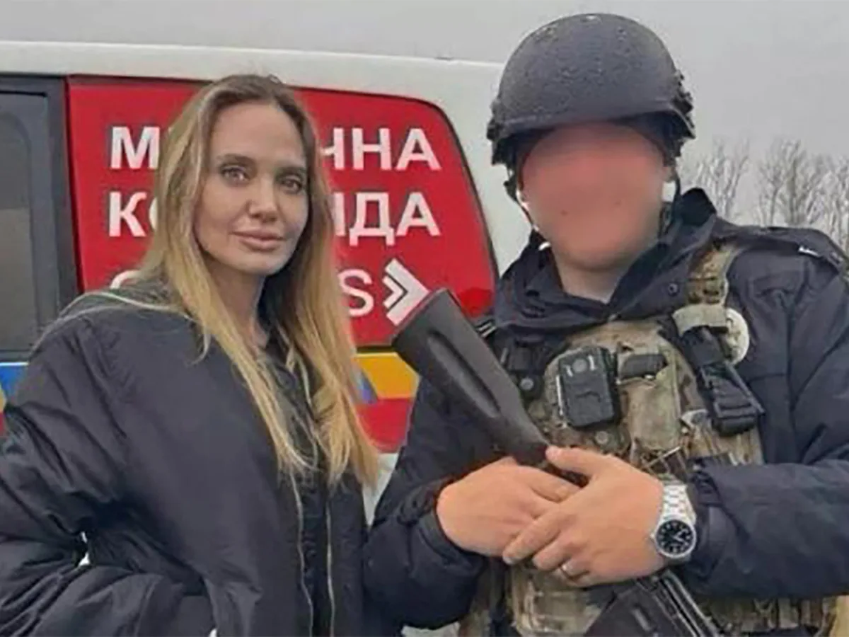 Джоли шокировала Зеленского своим визитом на Украину который стал причиной скандала0