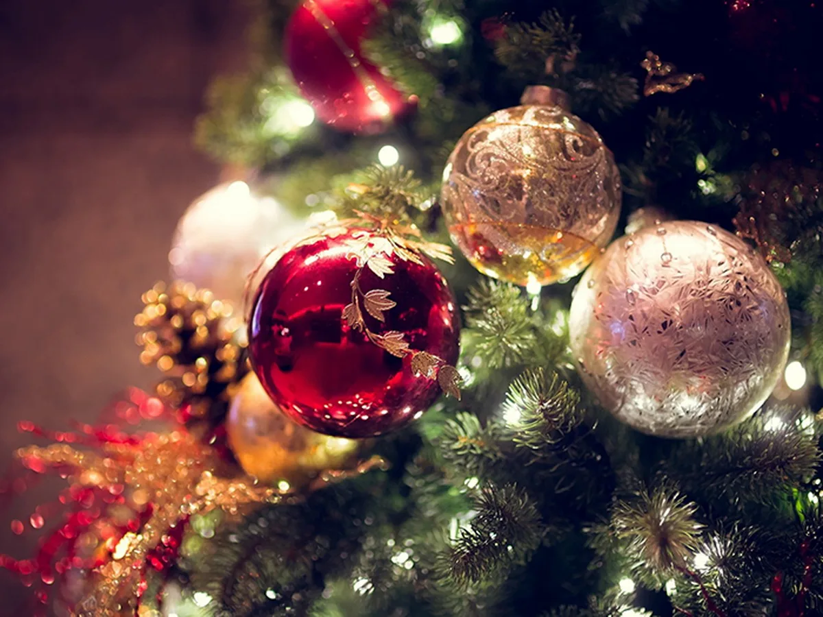 Что нельзя вешать на елку в год Огненной Лошади0