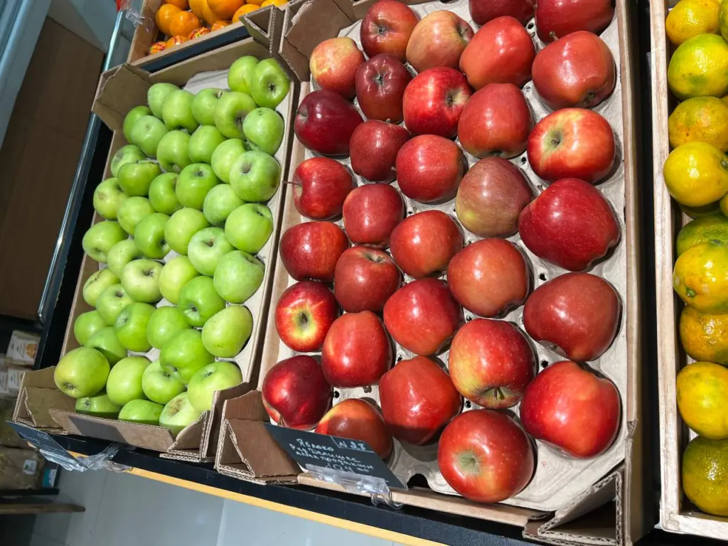 Как сохранить свежесть и сочность яблок до мая: простая хитрость для квартиры