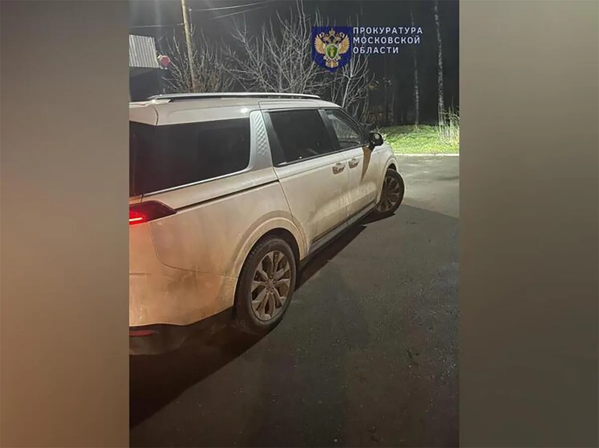 В Подмосковье мать случайно наехала на свою двухлетнюю дочь, оставив её вне автомобиля0