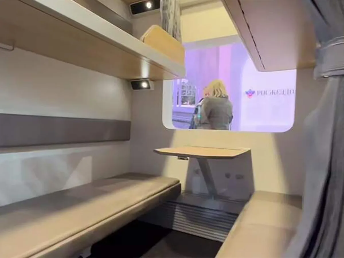 РЖД представили проект нового плацкартного вагона с высокими полками в 1,9 м0