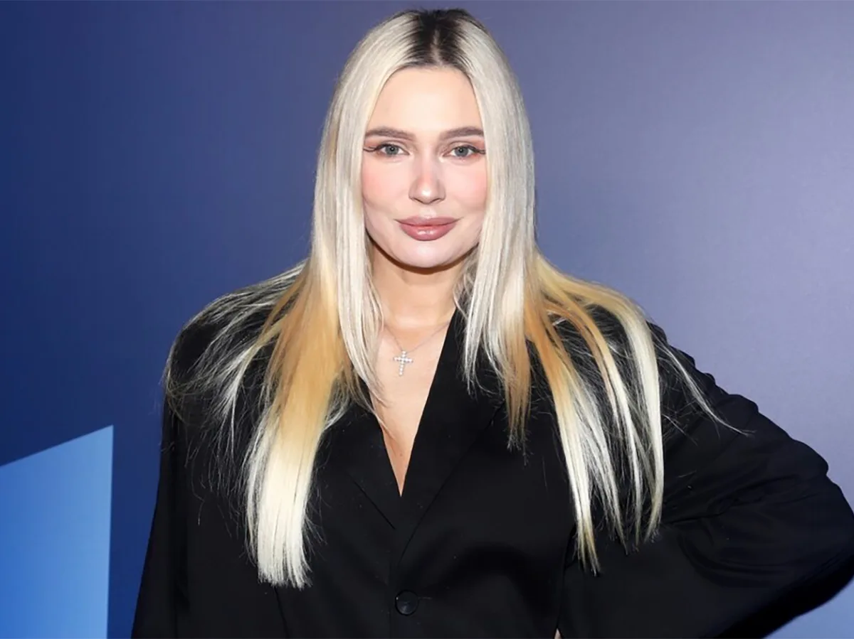 Рудова из «Универа» показала свою фигуру в прозрачном бассейне0