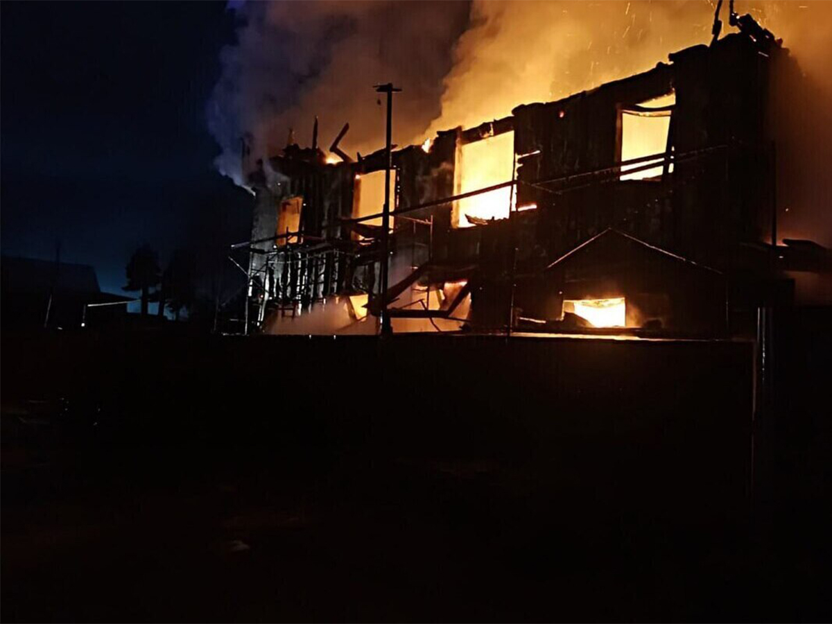 В Сургуте при пожаре погибли 7 человек, среди них четверо детей0