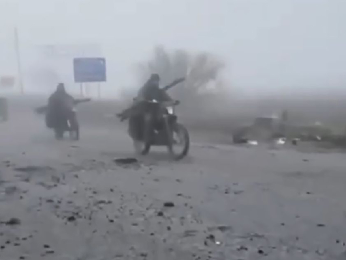 Колонна штурмовиков ВС РФ вошла в Покровск и попала на видео в мире Безумного Макса0