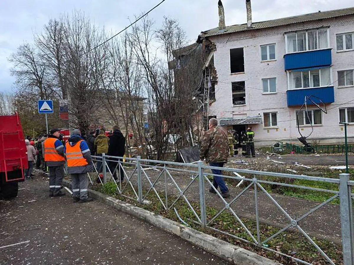 В Тульском регионе при взрыве обрушился жилой дом люди остаются под завалами0