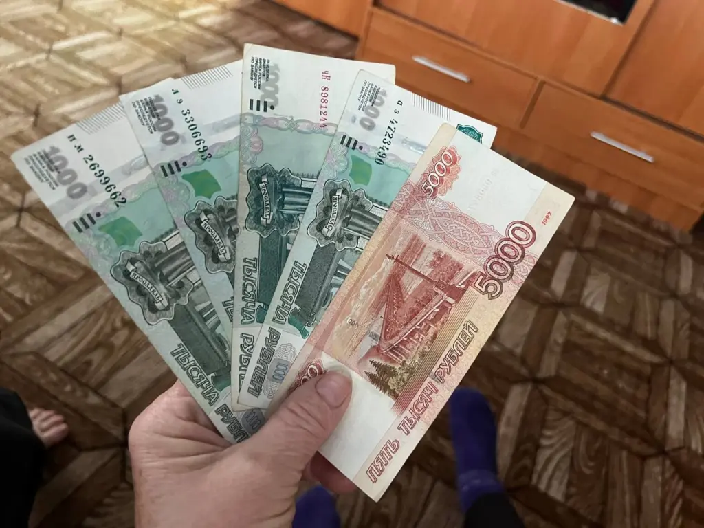 Кому в декабре «упадут» сверх 100 000 рублей: сюрпризы в виде сотенных купюр разорвут кошелек