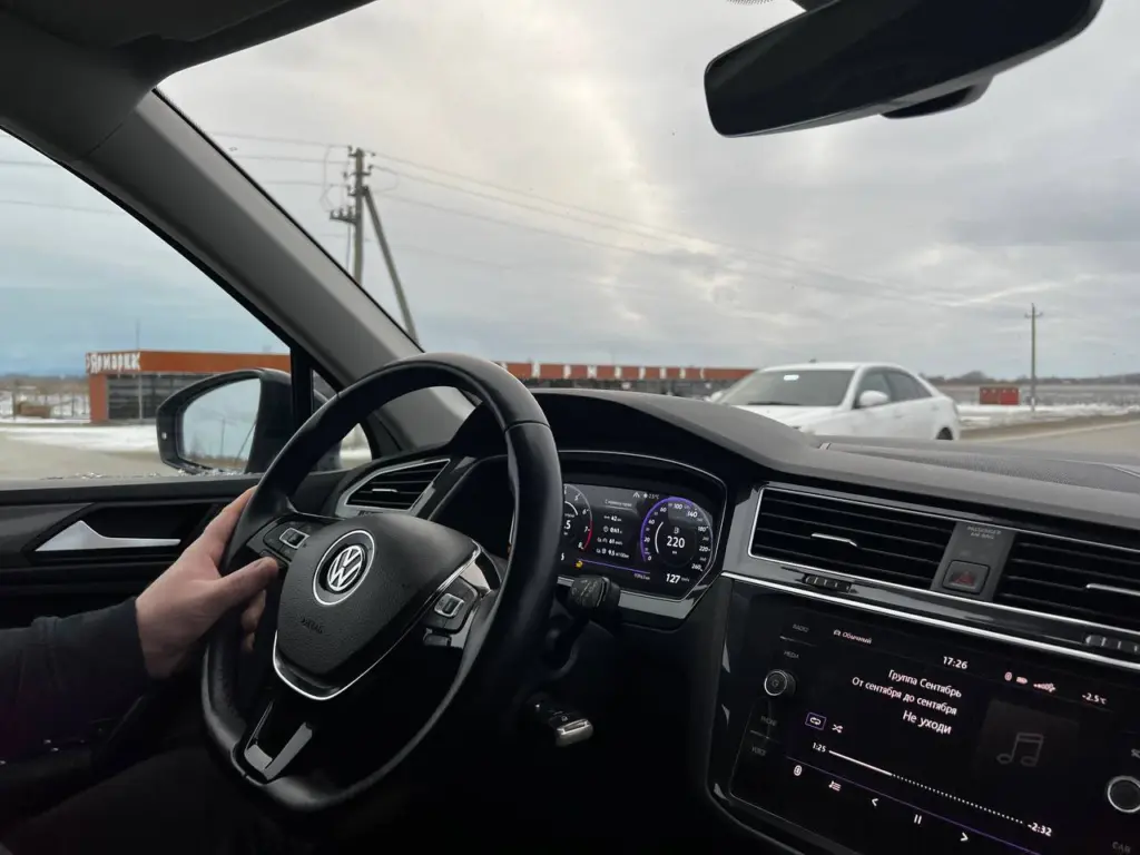 С 1 декабря в России ожидается резкий рост цен на автомобили, увеличение штрафов за летнюю резину и необходимость замены водительских прав