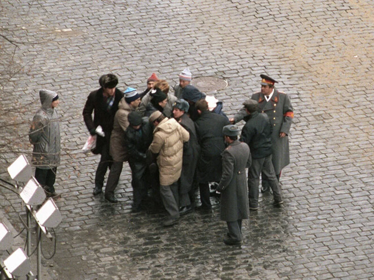 Пули над головой как 35 лет назад на Красной площади произошла попытка расстрела Горбачева0