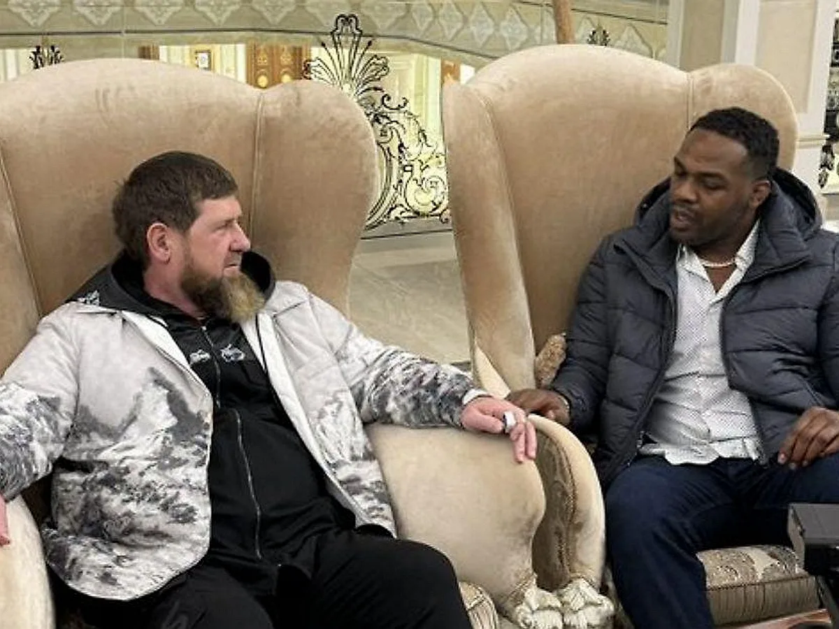 Джон Джонс, бывший чемпион UFC, поразил всех на дне рождения сына Кадырова, стреляв из РПГ0