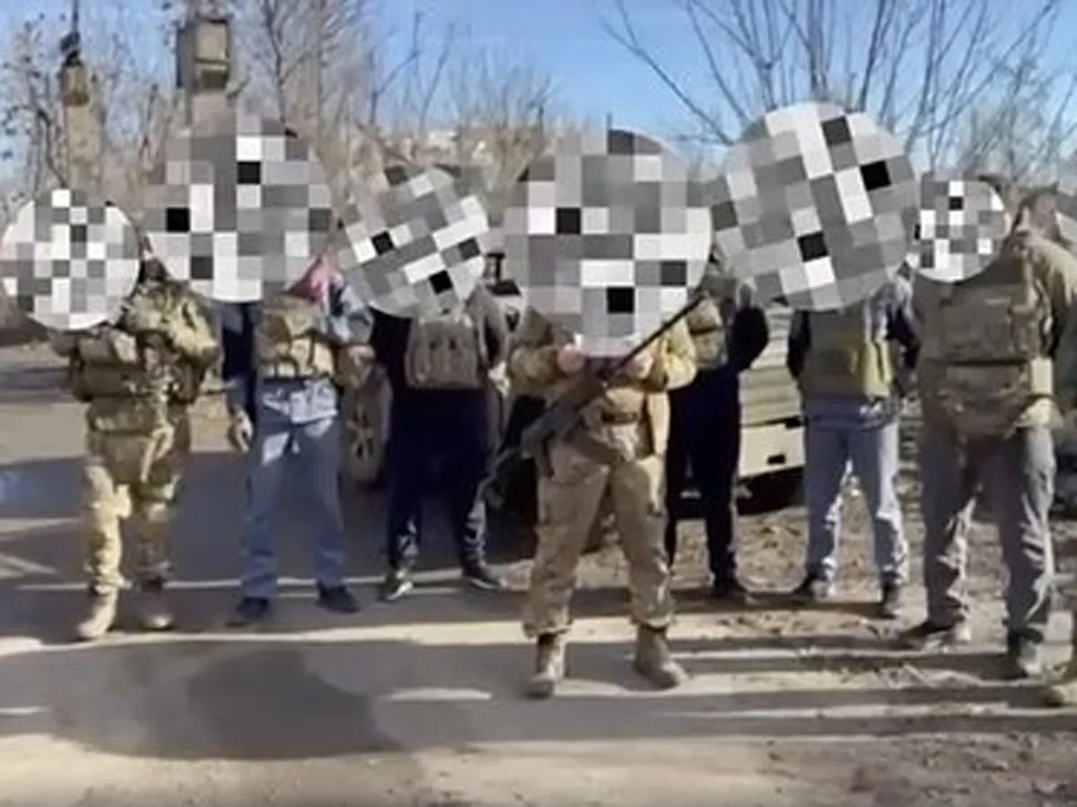 С оружием в руках: бойцы СВО с передовой обратились к чиновникам в видеообращении0