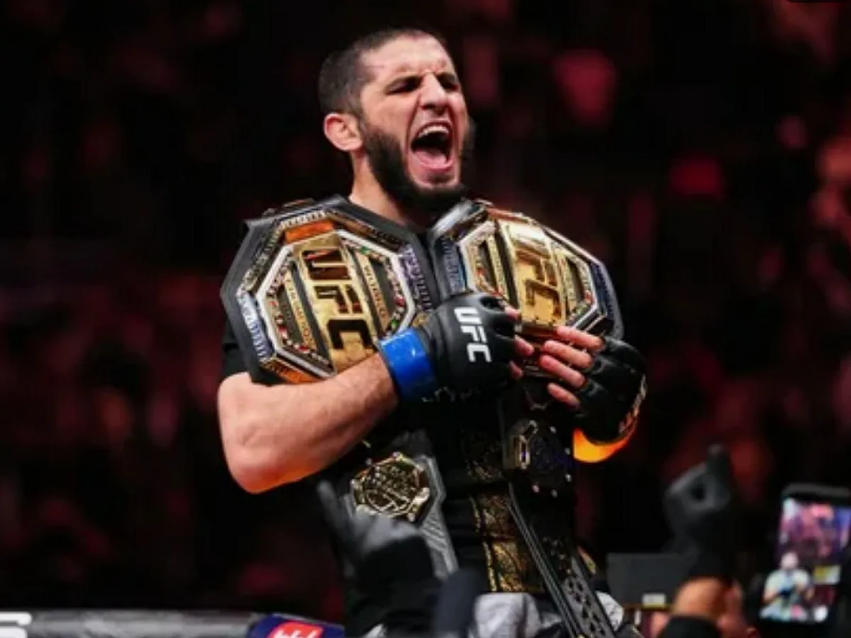 Махачев стал первым российским бойцом, завоевавшим два титула в UFC0