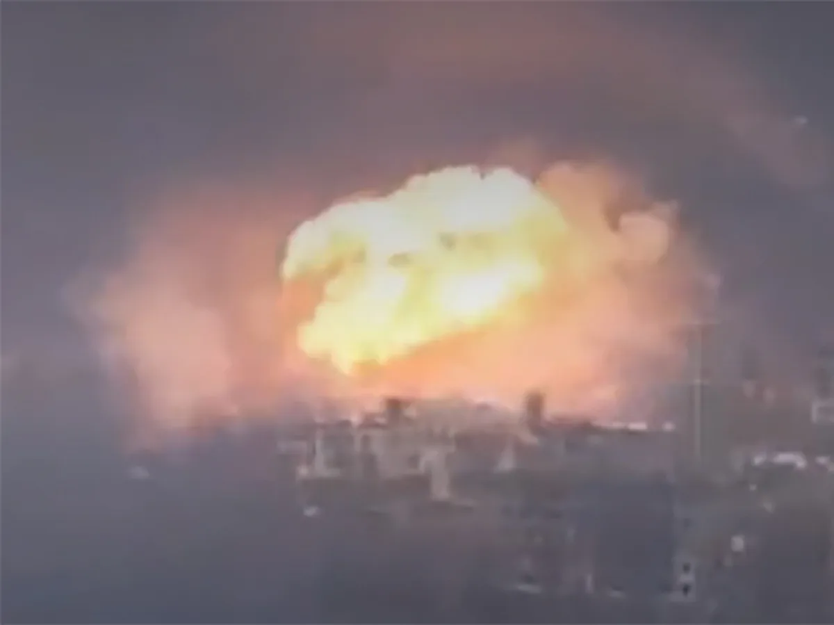 В сети появилось грандиозное видео удара трехтонной авиабомбы по Красноармейску0