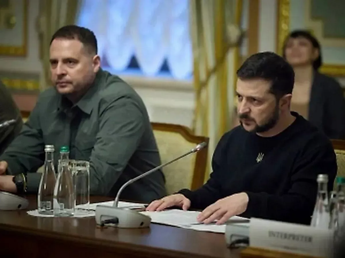 «Шокирующий разрыв»: в СМИ появились подробности получасовой истерики Ермака в кабинете Зеленского перед его отставкой0