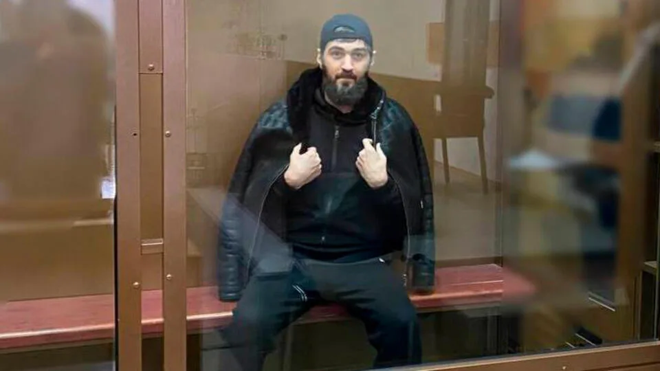 Боец ММА арестован за осквернение памятника ветеранам МЧС