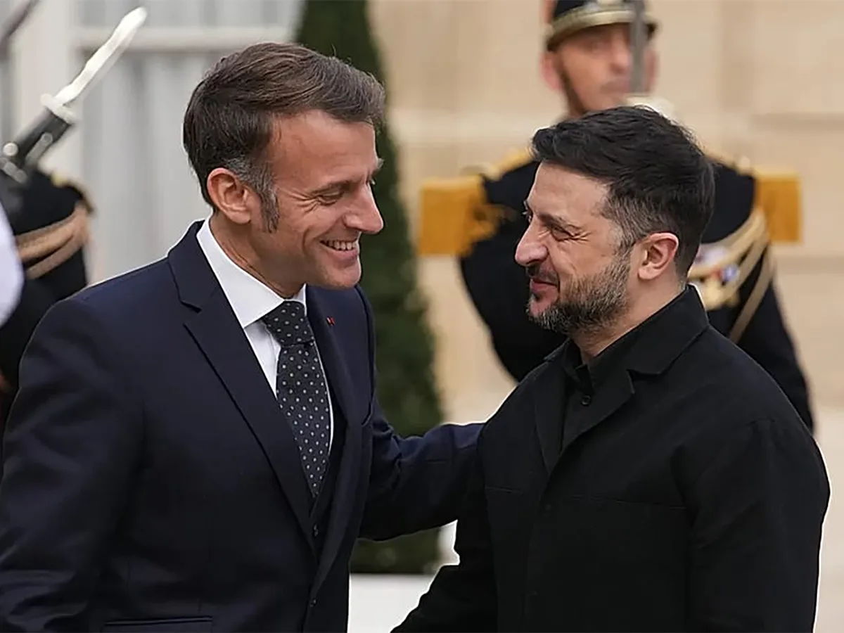 Spiegel: Макрон и Мерц выразили обеспокоенность Зеленскому по поводу предательства со стороны США0