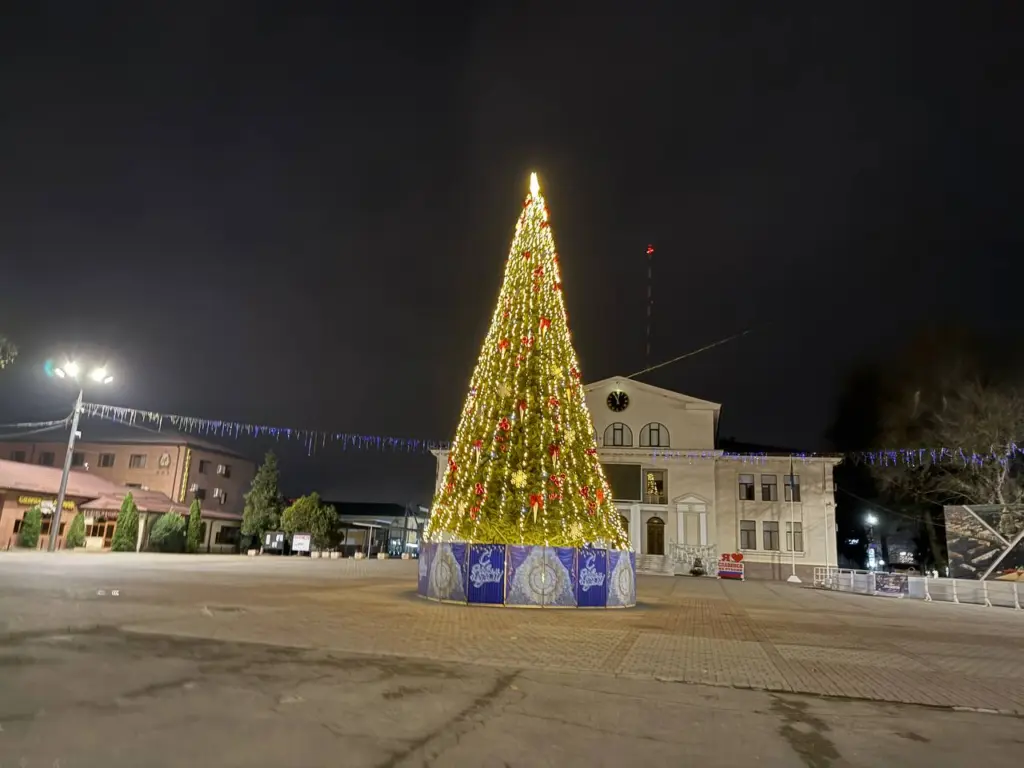 Перенос новогодних каникул 2025-2026: что изменилось в графике отдыха из-за ситуации в стране