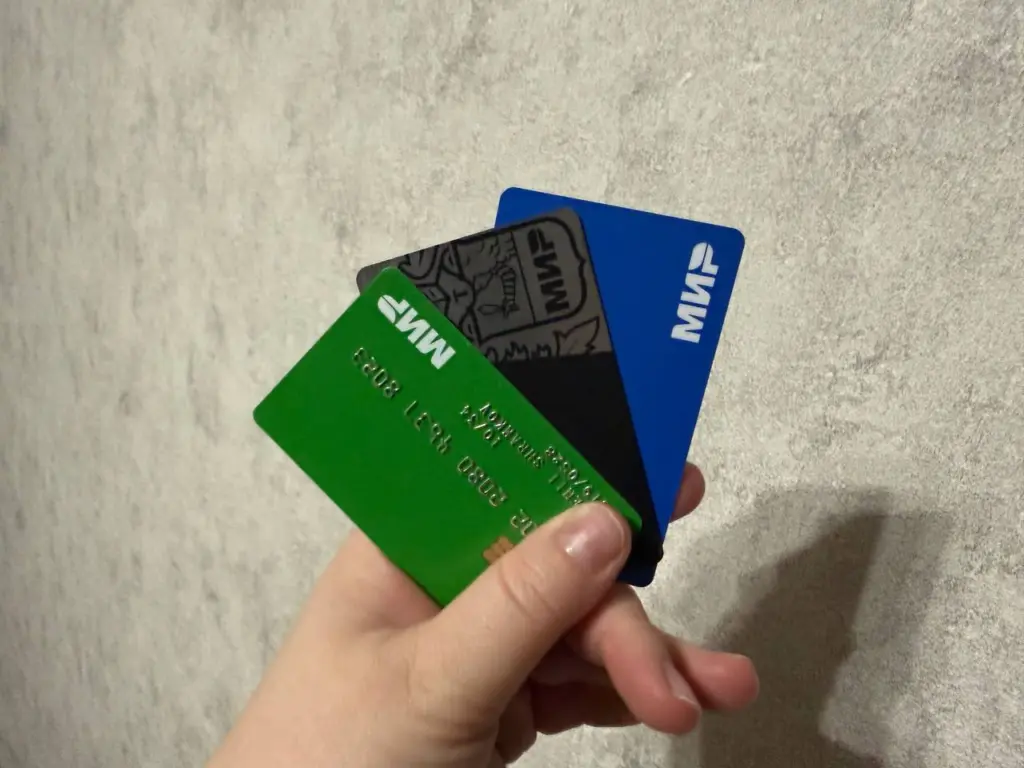 С сегодняшнего дня Сбербанк уведомил россиян об изменениях, касающихся владельцев карт «Мир»