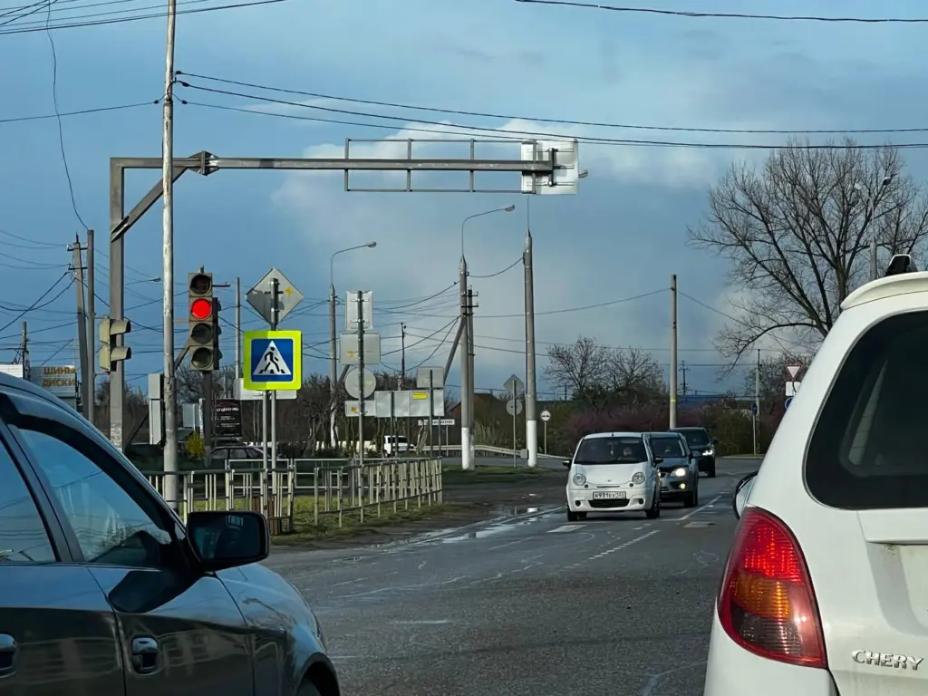 Автомобили, которые не стоит ставить на ручной тормоз зимой — колодки могут намертво примерзнуть