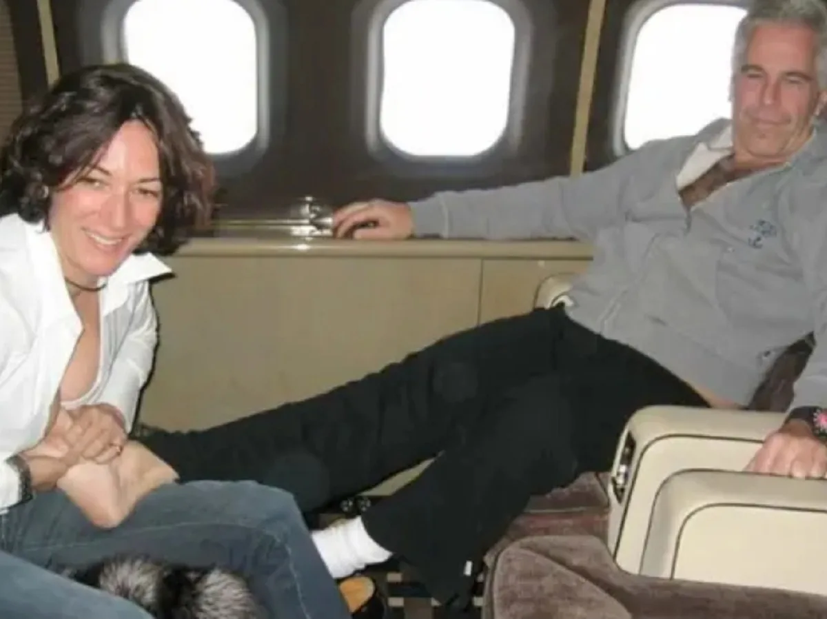 Вышли в свет свежие снимки из великолепного особняка финансиста Джеффри Эпштейна0