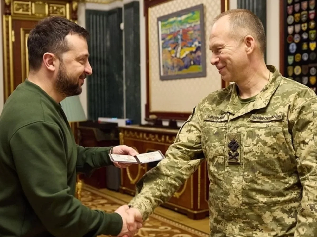 Эксперты обсуждают необычное поведение Сырского: что стоит за его неадекватным состоянием0