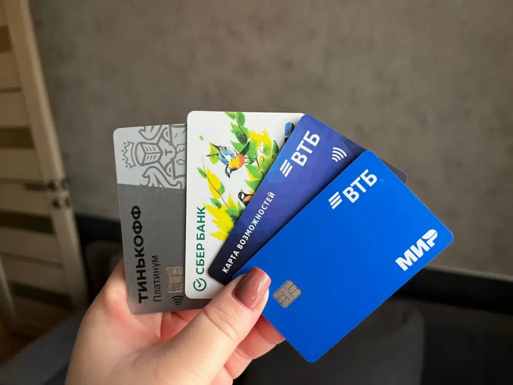 С сегодняшнего дня Сбербанк объявил россиянам о новых правилах для держателей карт «Мир»