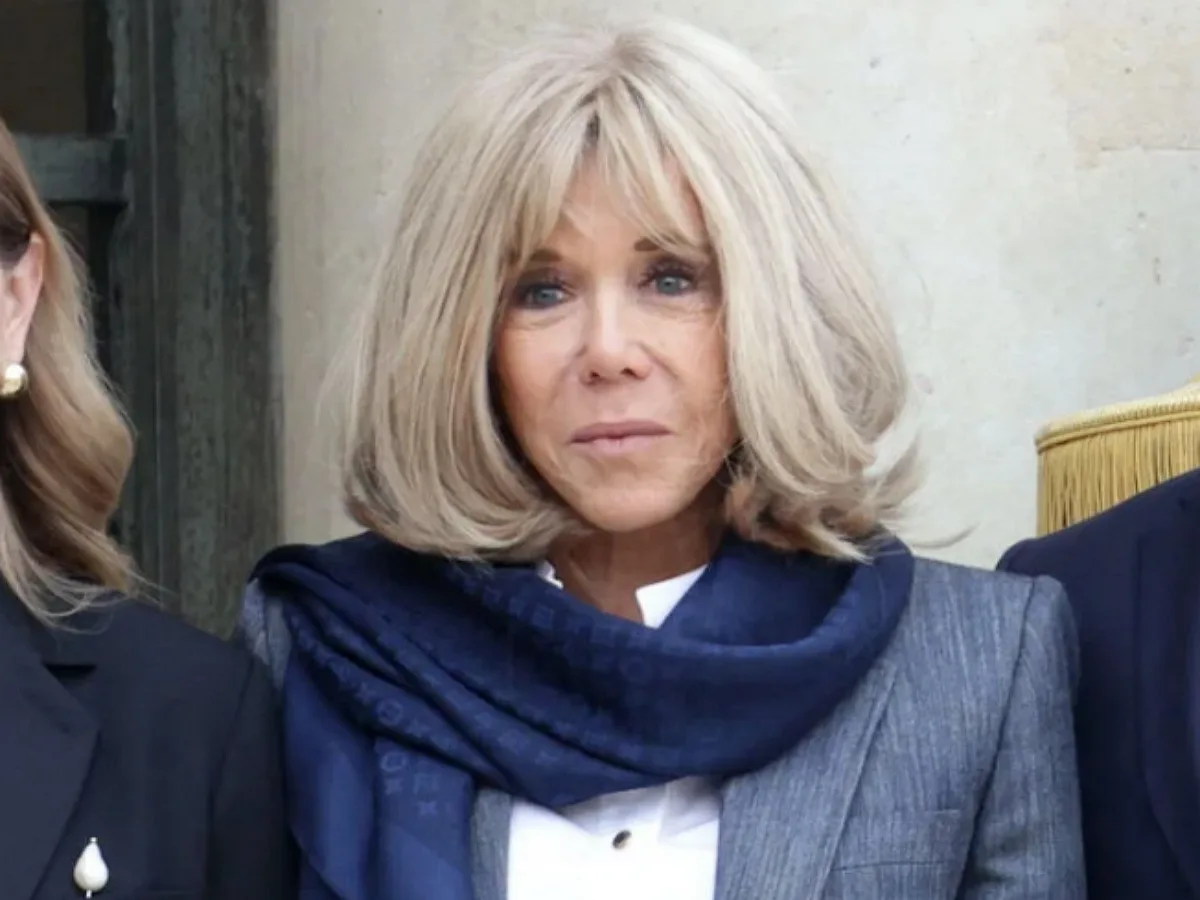 Брюки Брижит Макрон вызвали настоящий фурор благодаря своей детали0