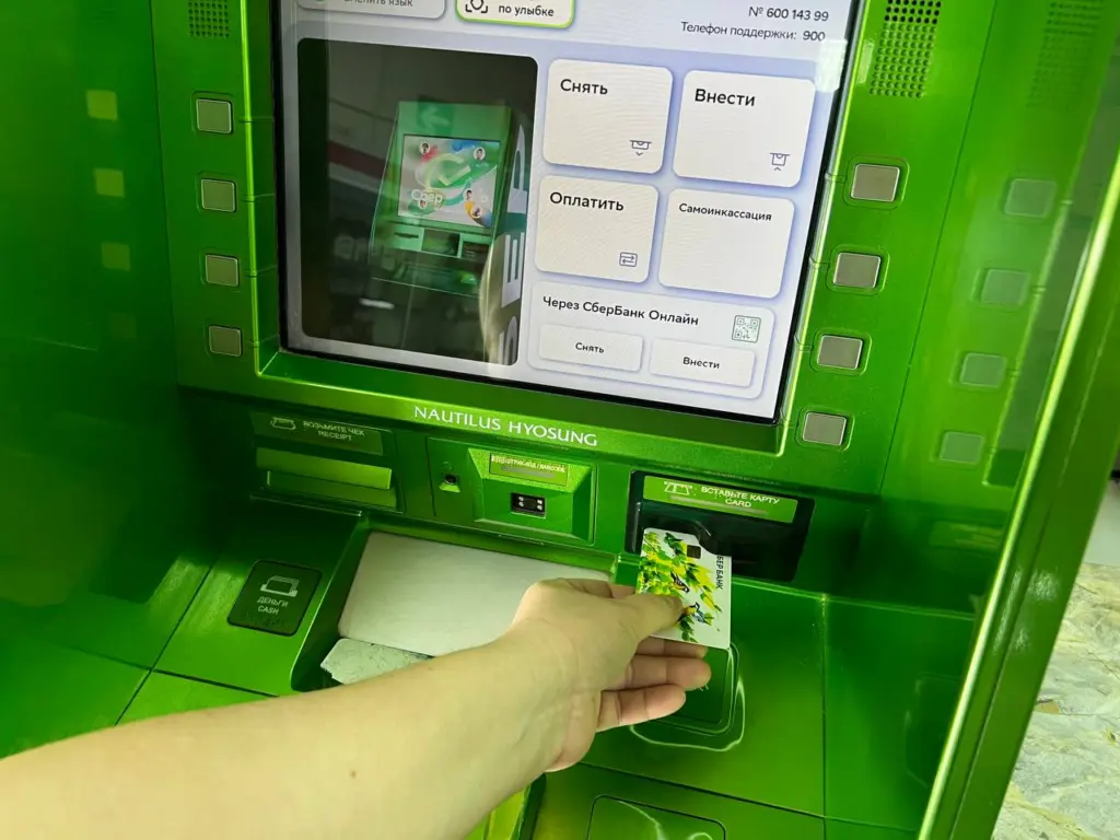 Россиянам рекомендовали вывести средства с накопительных счетов: что происходит